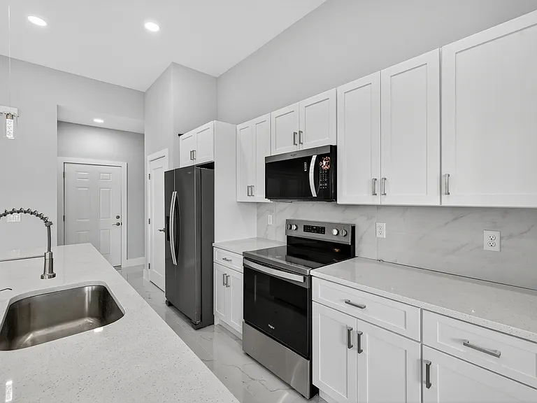 417 Paddock St — Photo 3