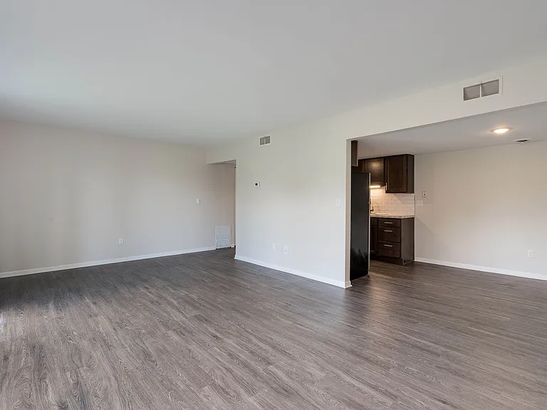 Briarlane Apartments — Photo 3