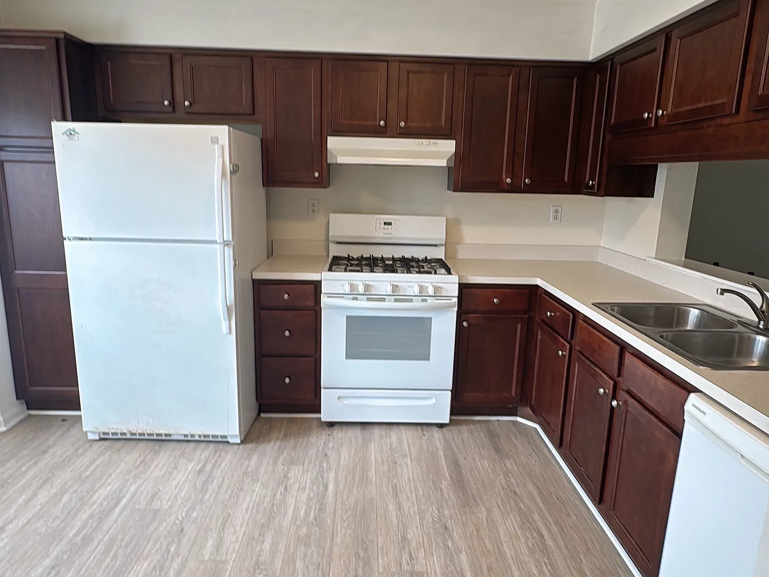 3 bed, 1428 sqft, $2,200 — Photo 2