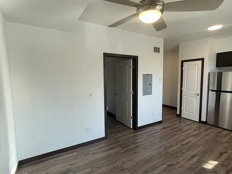 1513 E St — Photo 6