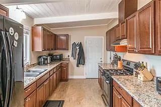 1845 Ord Grove Ave — Photo 3