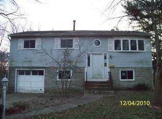 27 Housen St, Manchester, NJ 08759