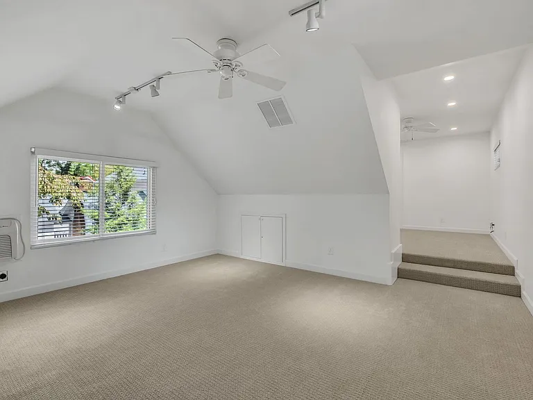 221 Adams Ct — Photo 36