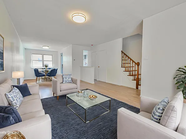 150-01 Horace Harding Boulevard image 5 of 17