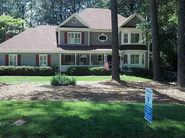 557 Daisy Nash Dr, Lilburn, GA 30047
