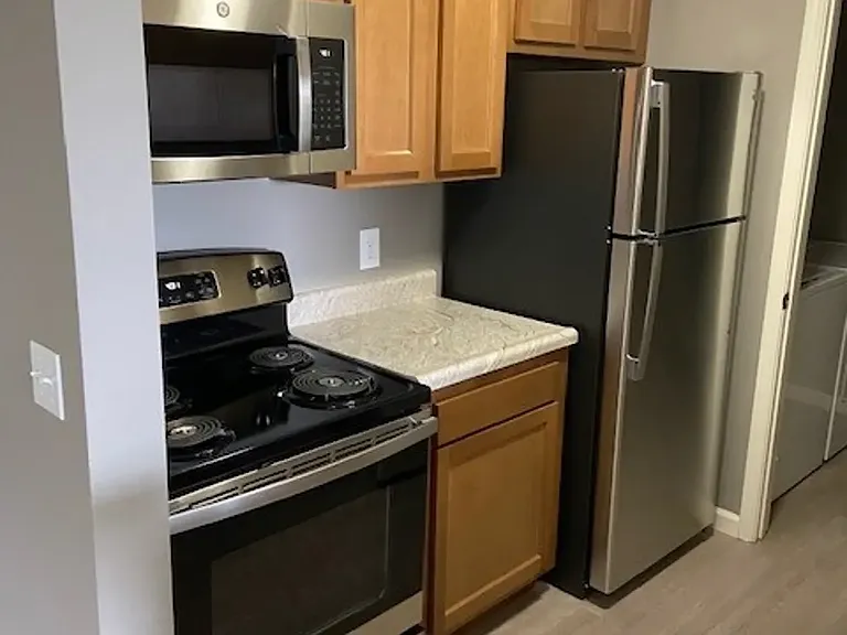 Upgraded Chesterfield Cup
1bed1bath w/den