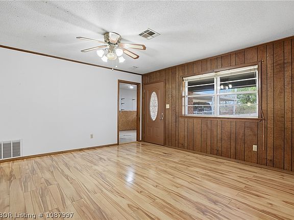 3rd image of 101 Taylor Dr