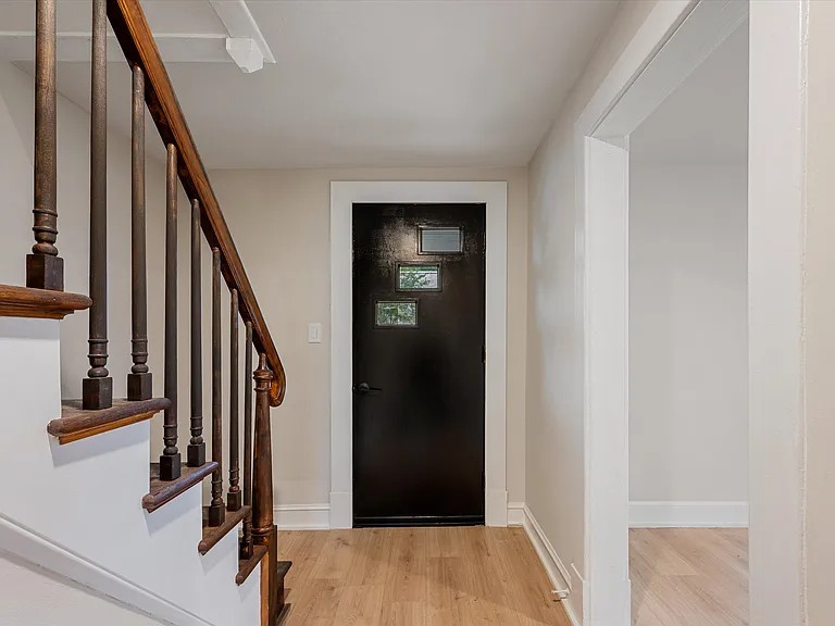 553 Highland Ave — Photo 10