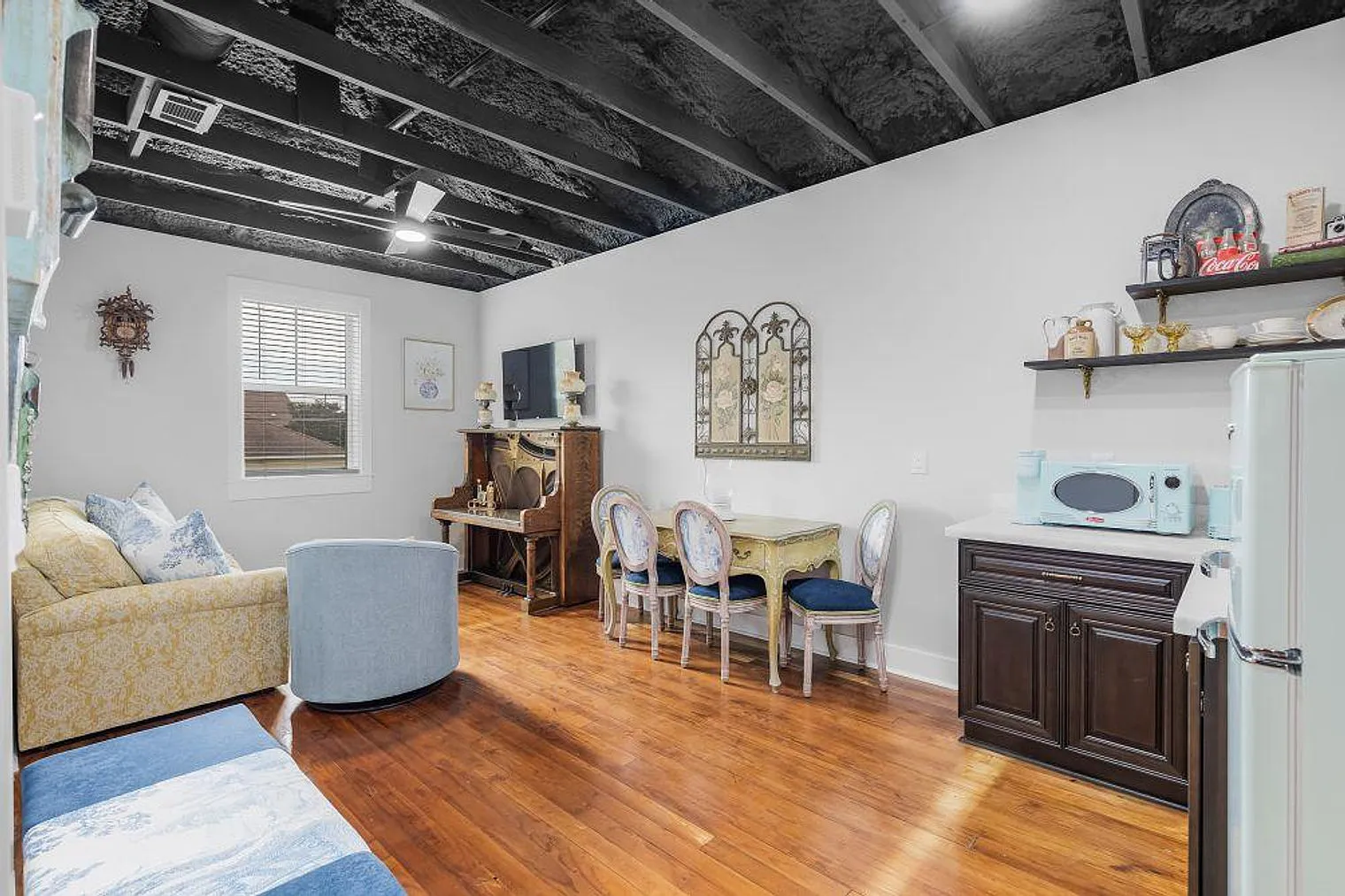 1 bed, 1.0 bath, 699 sqft, $4,200 — Photo 2
