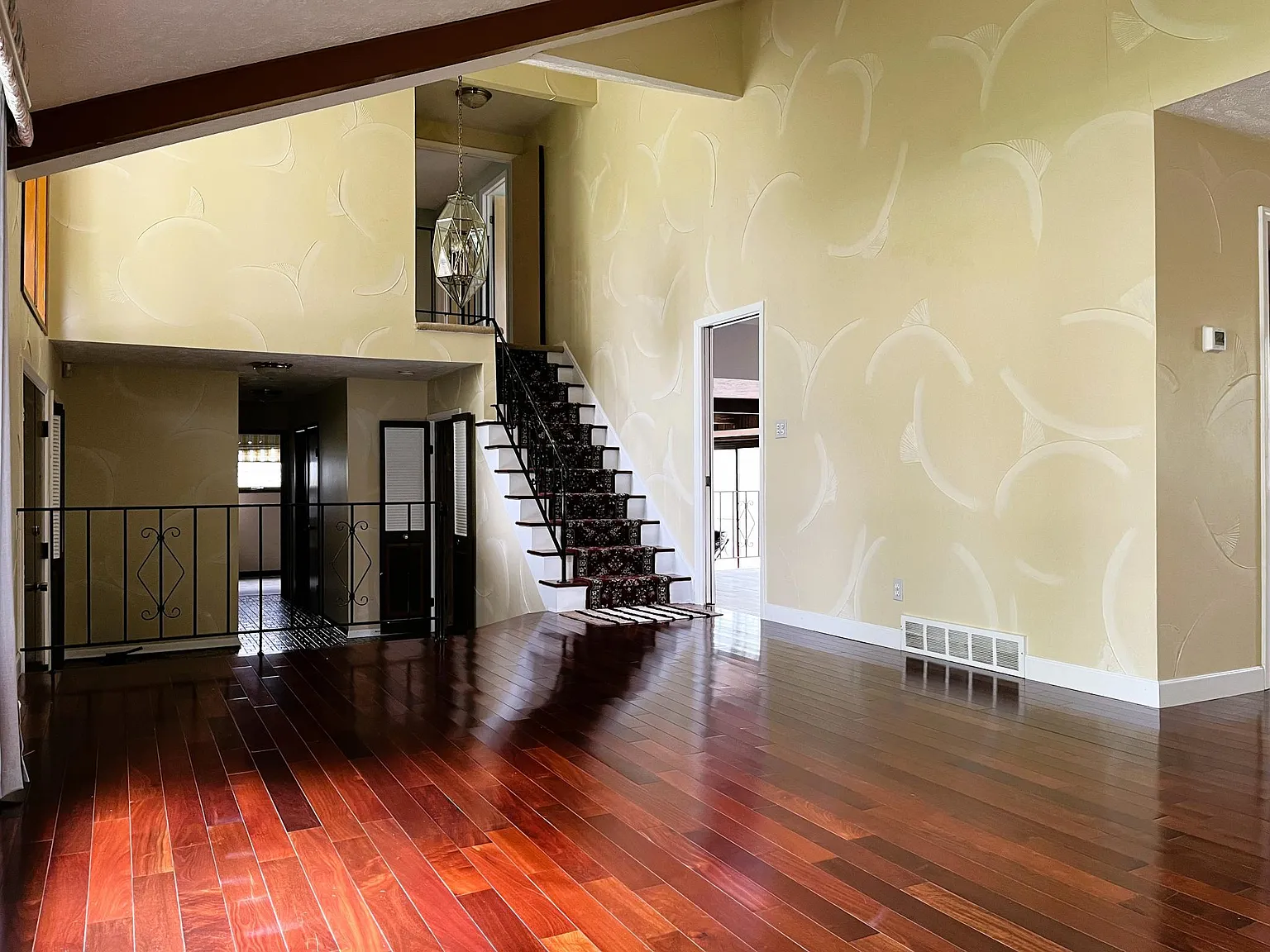 4 bed, 2.5 bath, 2512 sqft, $3,700 — Photo 4