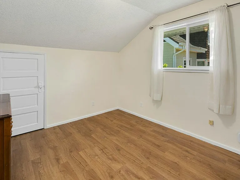 5646 12th Ave NE — Photo 13