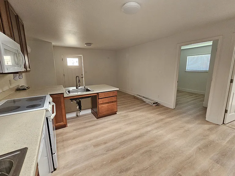 1415 Union Dr #B — Photo 4