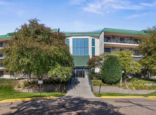 10411 Cedar Lake Rd APT 213, Minnetonka, MN 55305