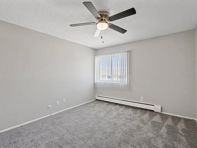 Rochester Square Apartments — Photo 18
