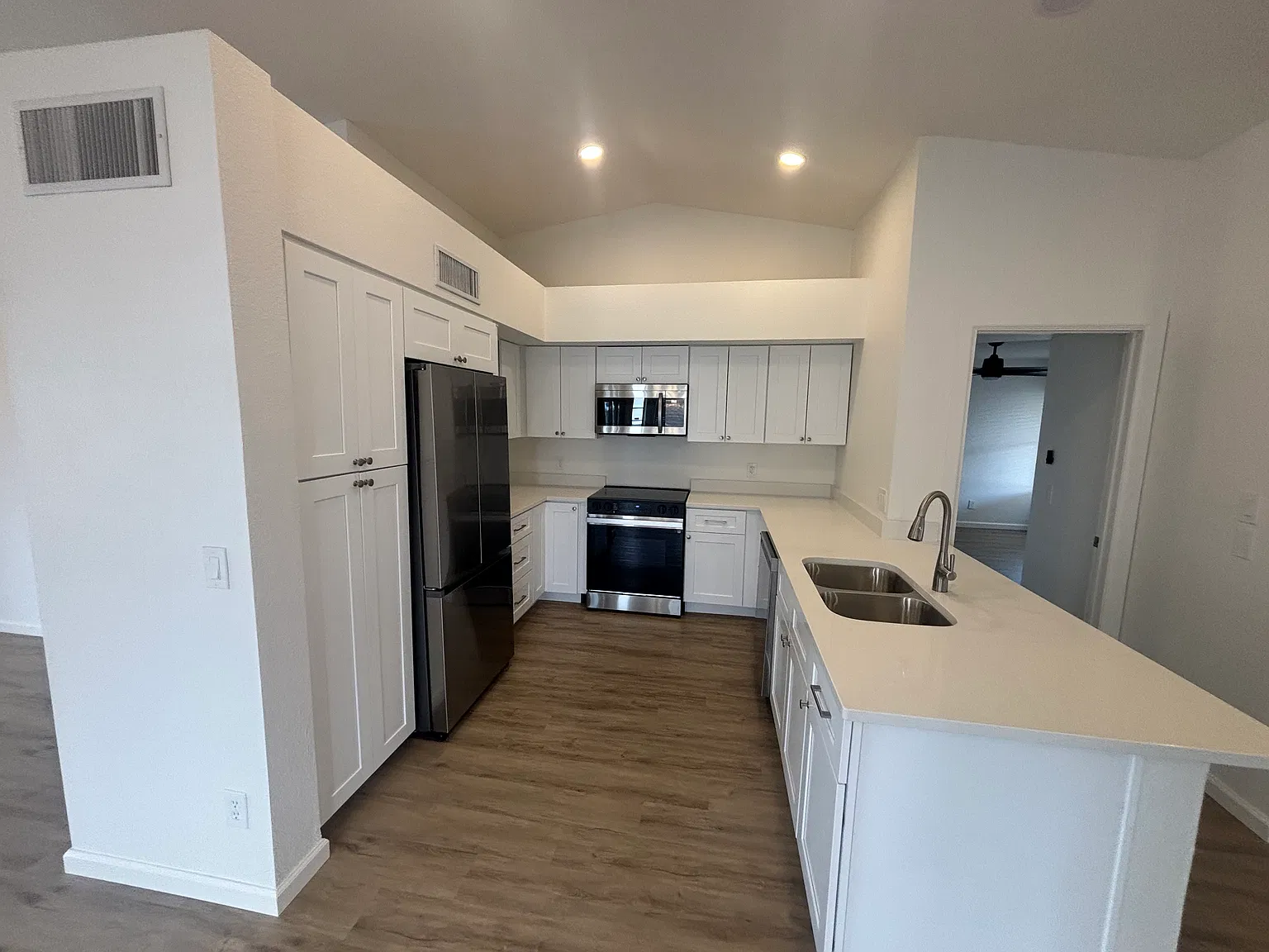 3 bed, 1526 sqft, $1,950 — Photo 4