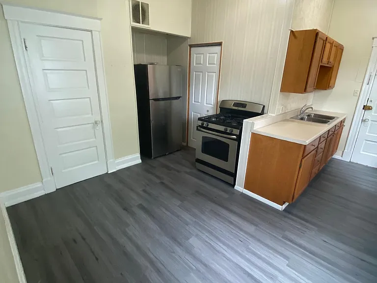2247 Flora St #1B — Photo 1