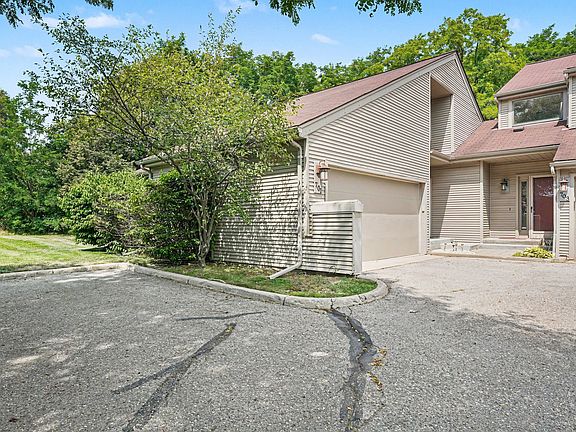 3rd image of 701 Charing Ct