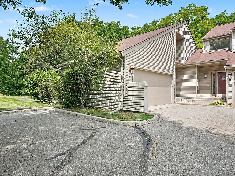 701 Charing Ct — Photo 3