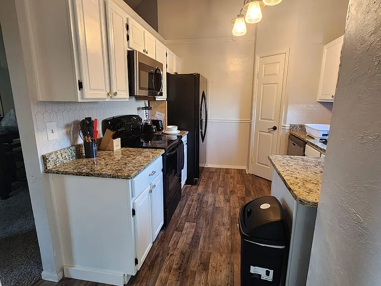 Kitchen, fully stocked with all the tools