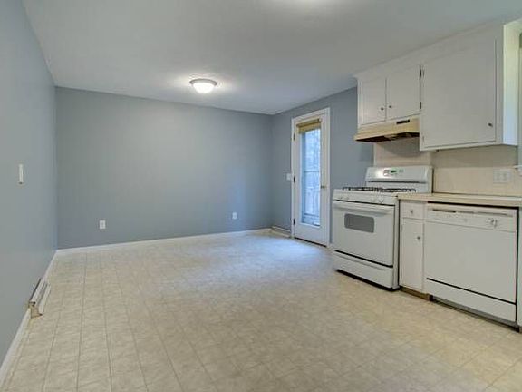 Kitchen Large Eat In Area