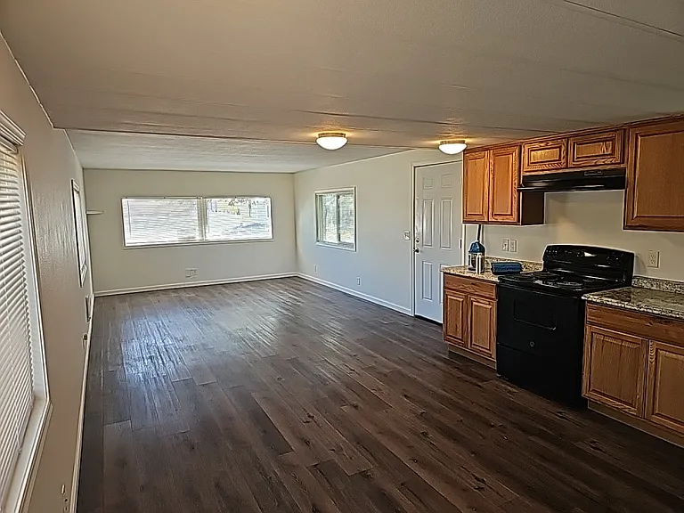 305 W Darland St — Photo 1