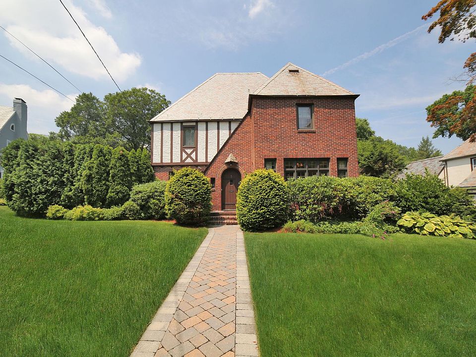 2nd image of 5 Circle Hill Rd