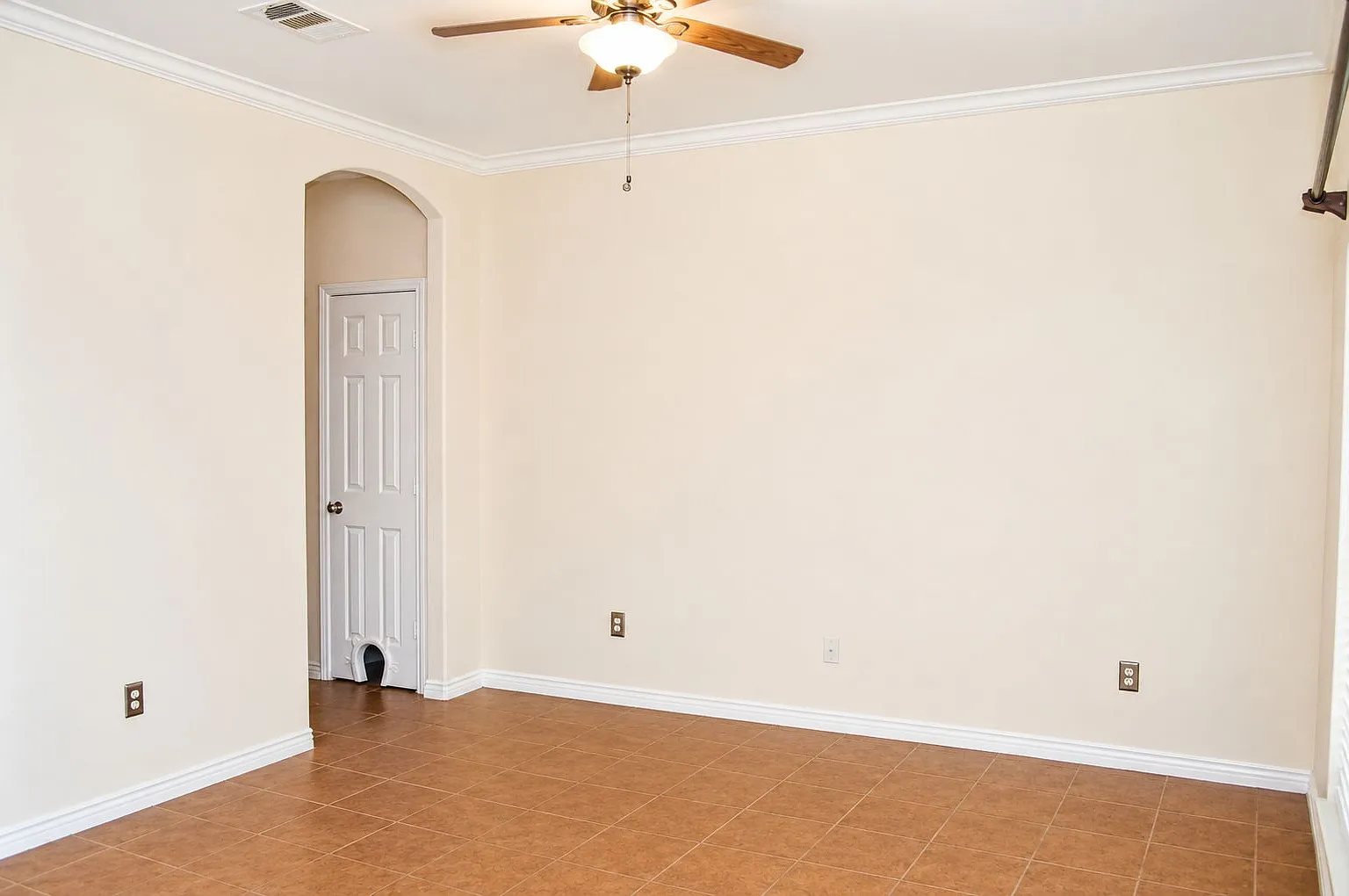 3 bed, 2106 sqft, $2,150 — Photo 4