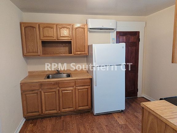 4th image of 359 Wood Ave Unit 1