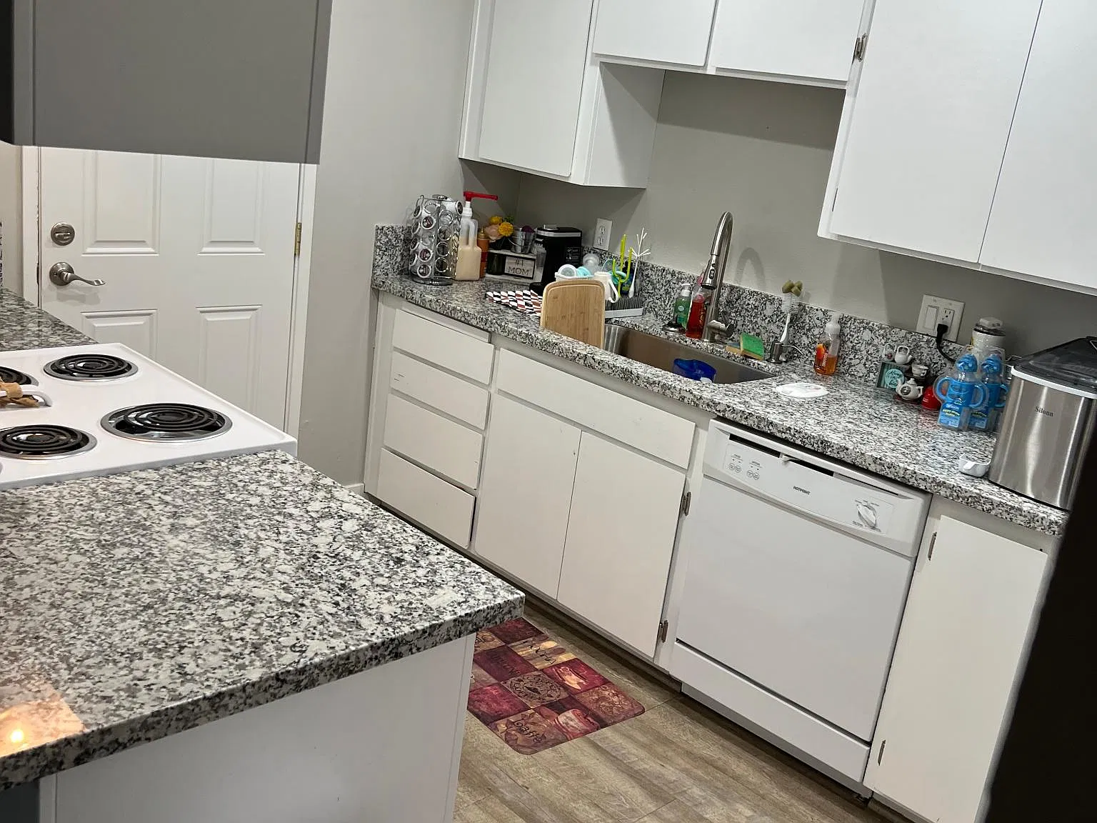 2 bed, 1200 sqft, $2,395 — Photo 4