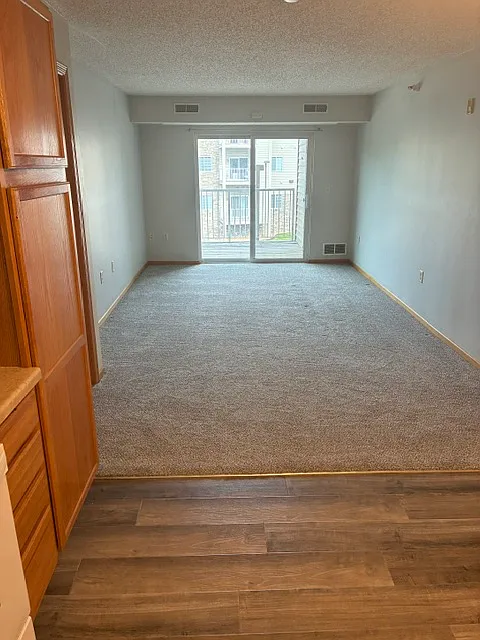 2 bed, 1100 sqft, $1,650 — Photo 4