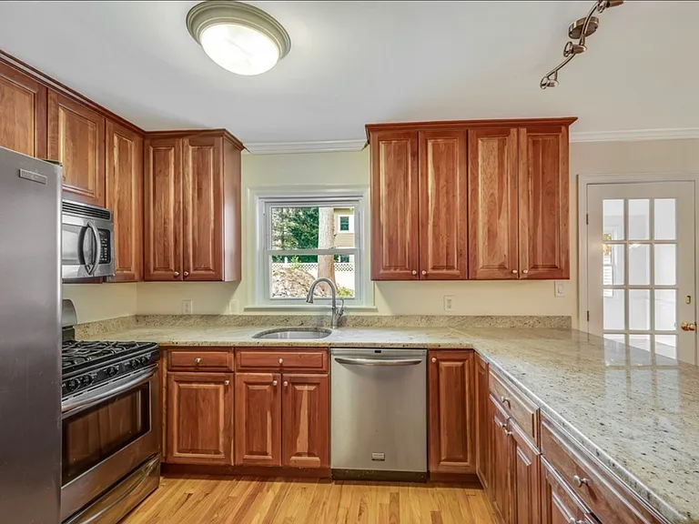 43 Kendall Rd — Photo 2