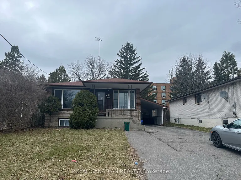 644 Athol St E #MAIN — Photo 1