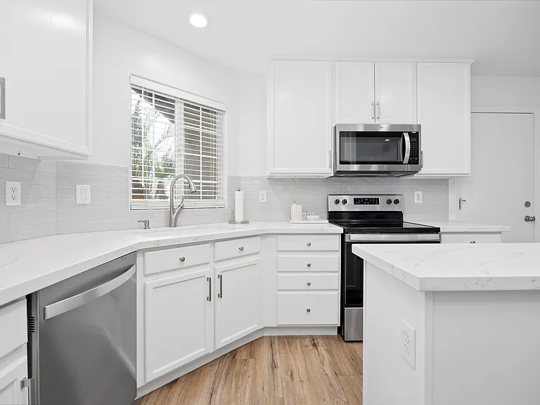 9708 San Ysidro Ln — Photo 2