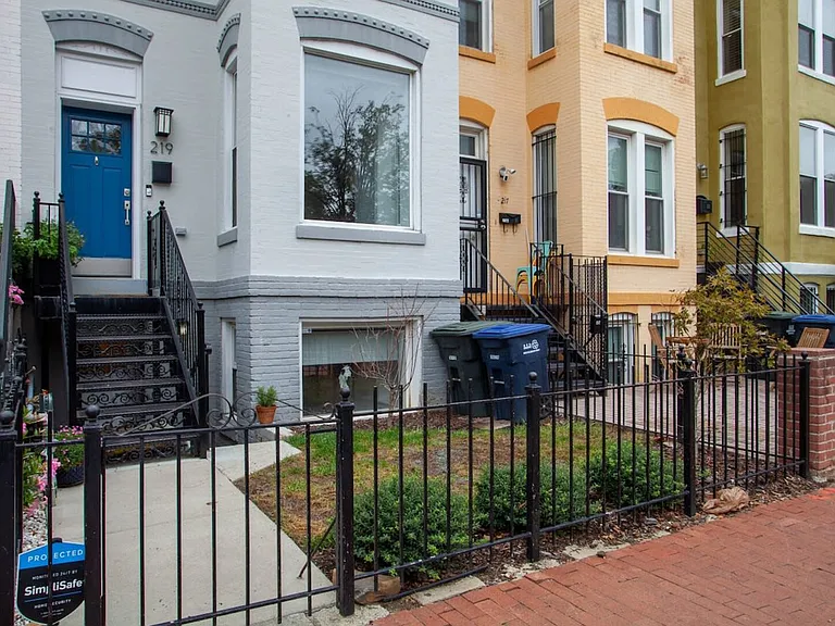 R St NW — Photo 10