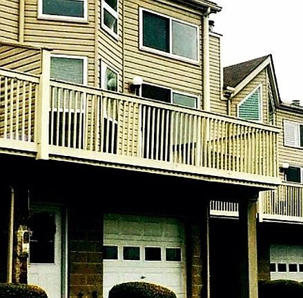 2nd image of 621 Virginia St APT 2