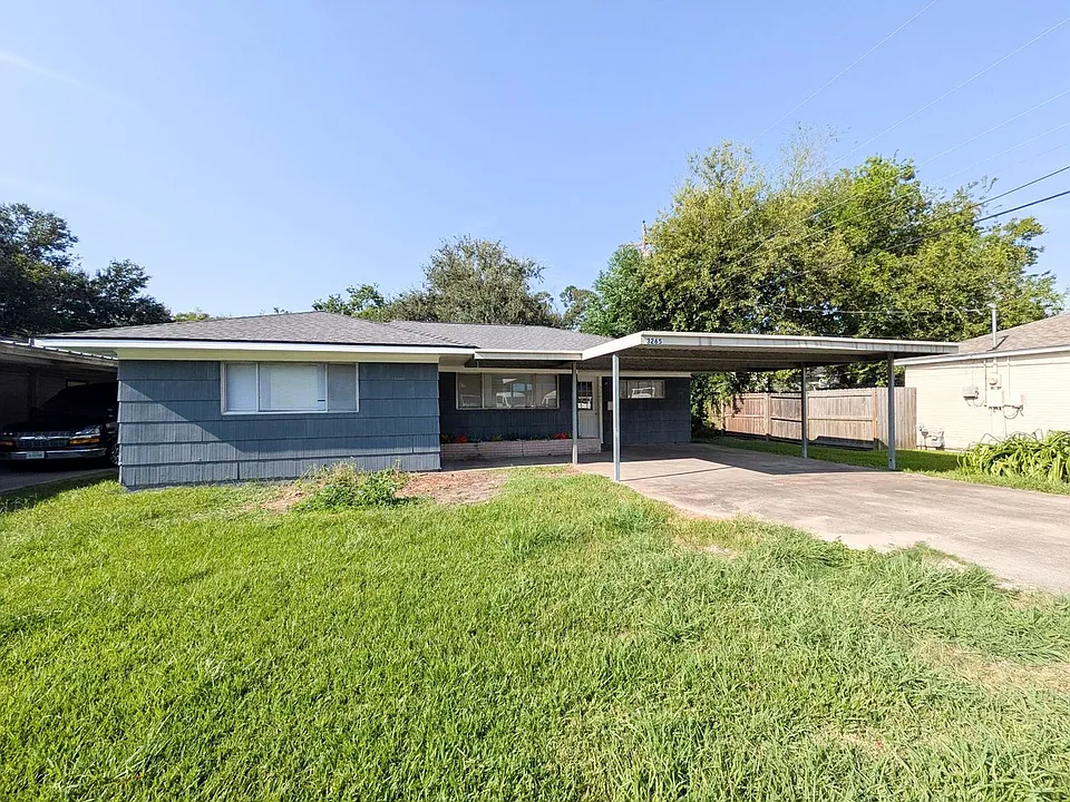 3265 East Dr