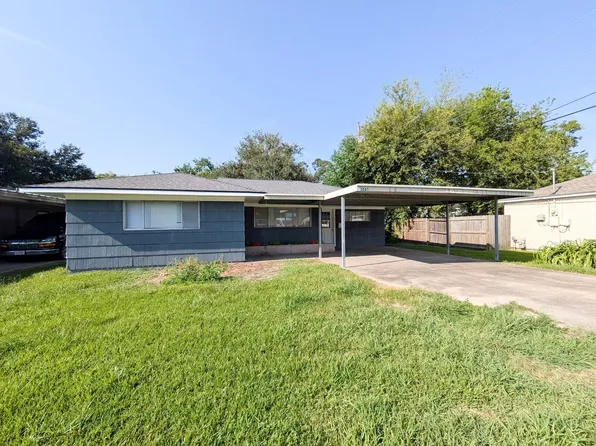 3265 East Dr, Groves, TX 77619