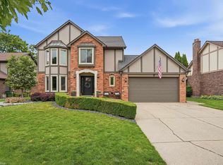 14871 Crofton Dr, Shelby Township, MI 48315