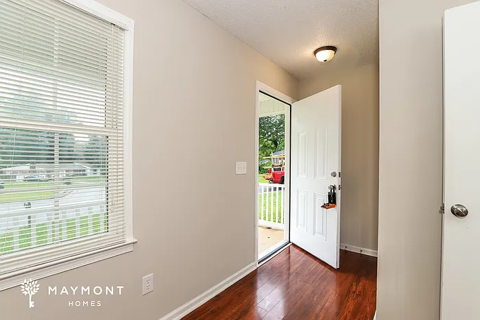 2713 Ernest St — Photo 4