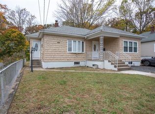 28 Hebert St, Coventry, RI 02816