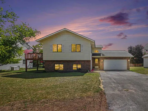 512 College View Dr, Petoskey, MI 49770