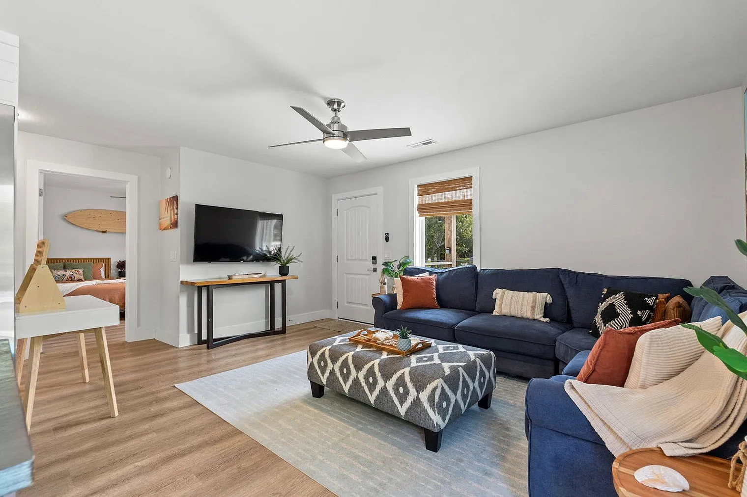 2 bed, 1.0 bath, 796 sqft, $3,080 — Photo 3