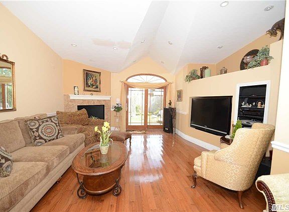 3rd image of 7 Cooper Ln