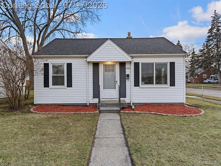 904 E Otis Ave — Photo 1
