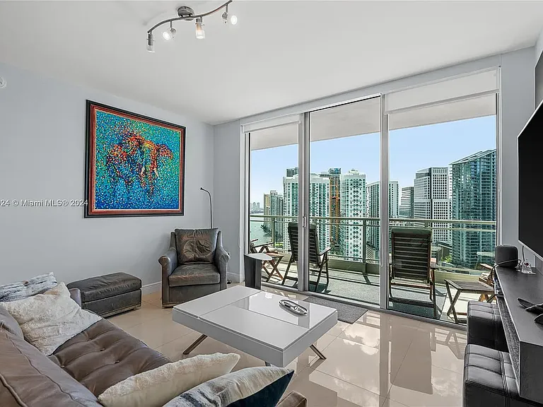 90 SW 3rd St #3501 — Photo 8