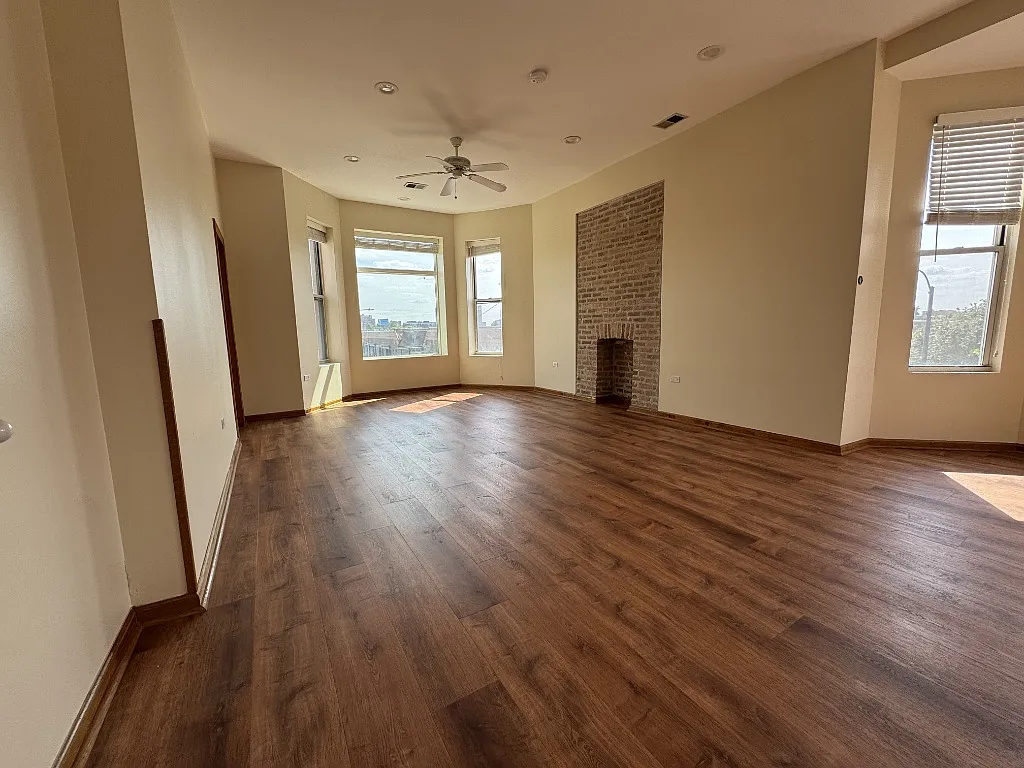 4 bed, $2,450 — Photo 2