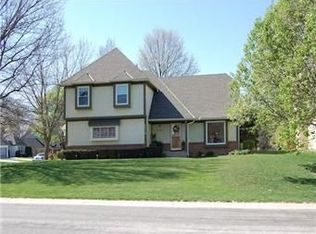 8370 Alden Ln, Lenexa, KS 66215