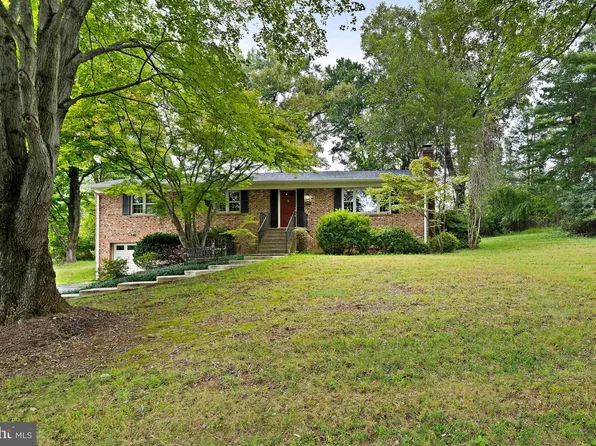 9908 Minburn St, Great Falls, VA 22066