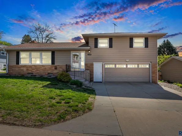 3104 S Elmwood Ave, Sioux Falls, SD 57105