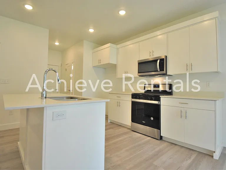 419 W 25 N — Photo 4
